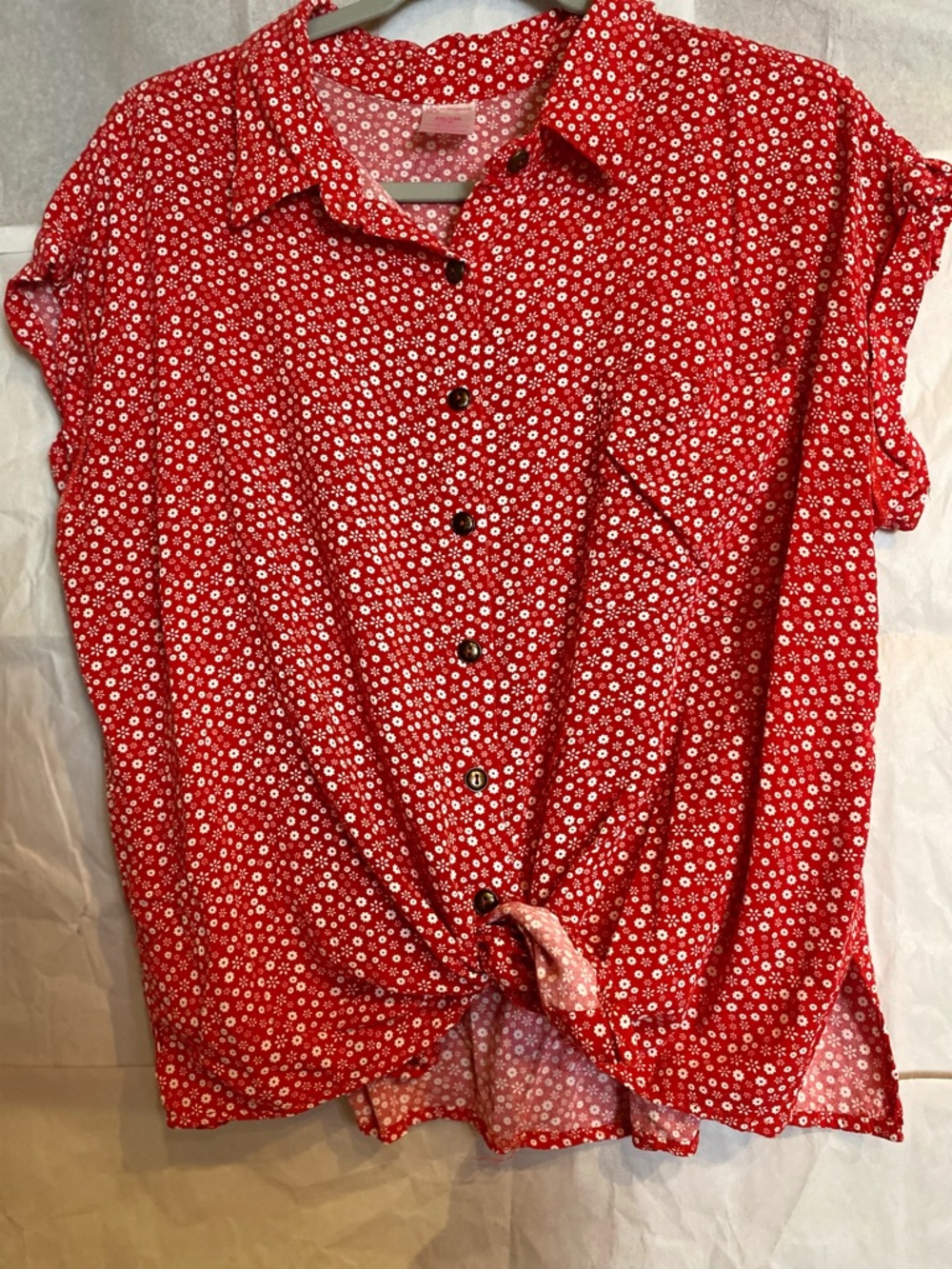💎 3 FOR $15 Red Floral Blouse